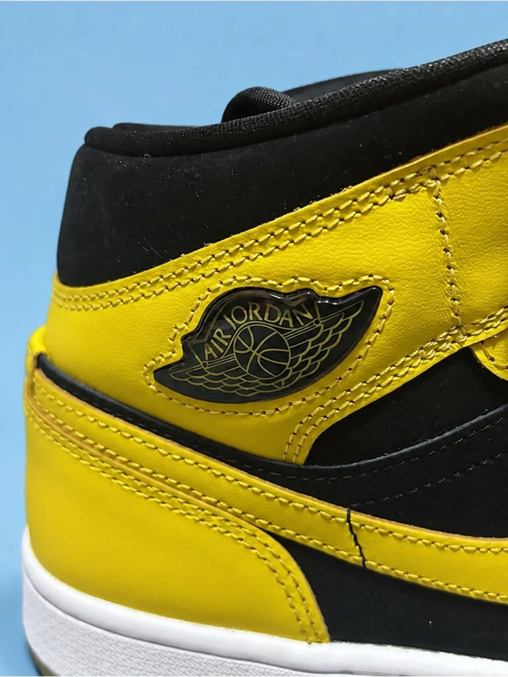 Nike Air Jordan 1 Mid SE New Love Black Yellow Men’s Size 8 discounted
